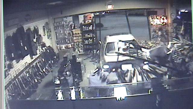 Gun store robbery Newnan GA courtesy kptv.com